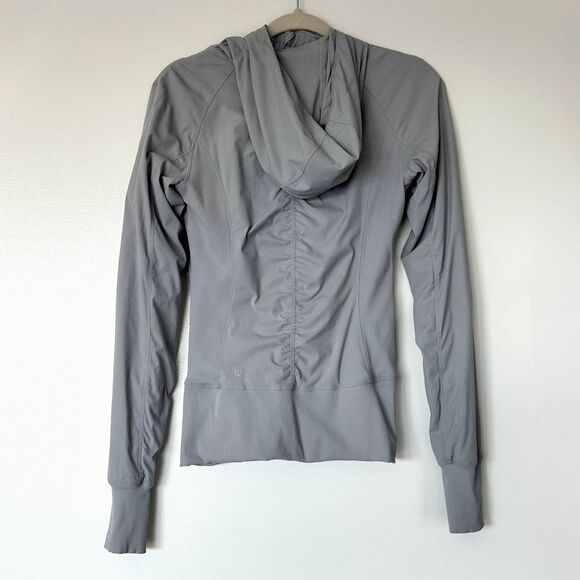 EUC Lululemon REVERSIBLE In Flux Jacket Silver Fox Gray Zip-Up Size 6 Athleisure - Picture 13 of 16